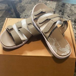 Fanture Olive Flip Flops